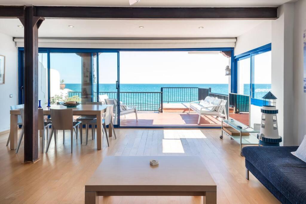 ¡Impactante Apartamento A Cero Linea De Mar! Apartman Tarragona Kültér fotó